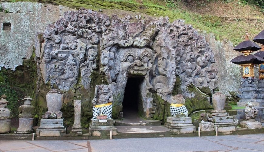 Gianyar: Glass Bridge, Butterfly Park,Visit Goa Gajah