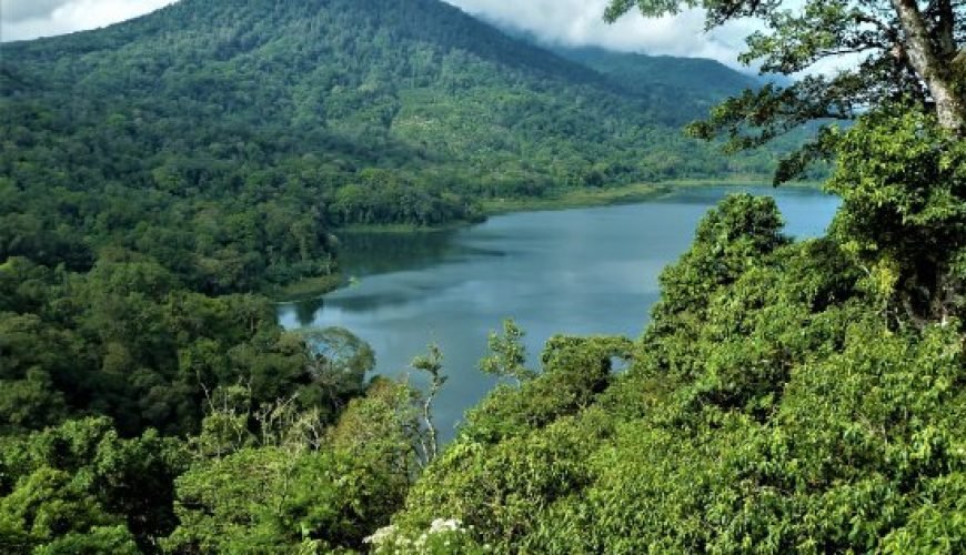 Buleleng: Hit White Water Rafting by the Twin Lake Tour