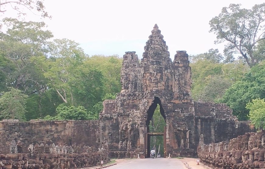 Joining Group Trip To Angkor Wat, Angkor Thom With Sunrise