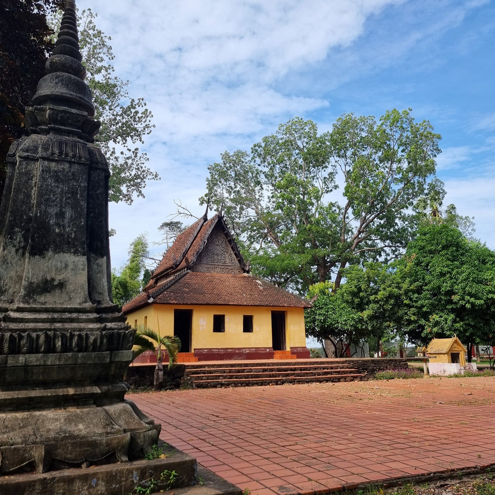 The old wooden Rokakondal Pagoda