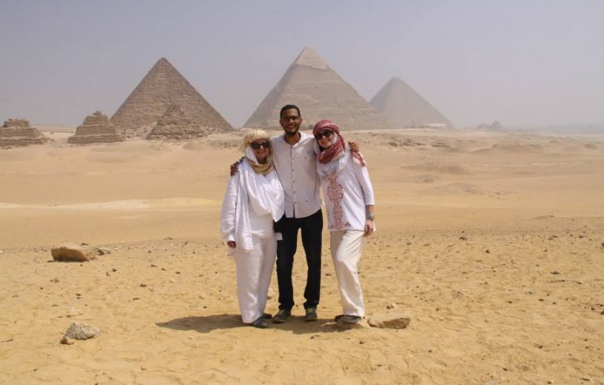 From Cairo: Half-Day Tour to Pyramids of Giza and The Sphinx (Guided Tour )