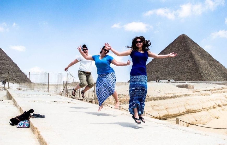 From Cairo: Half-Day Tour to Pyramids of Giza and The Sphinx (Guided Tour )