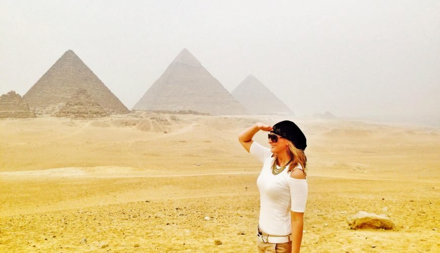 From Cairo: Half-Day Tour to Pyramids of Giza and The Sphinx (Guided Tour )
