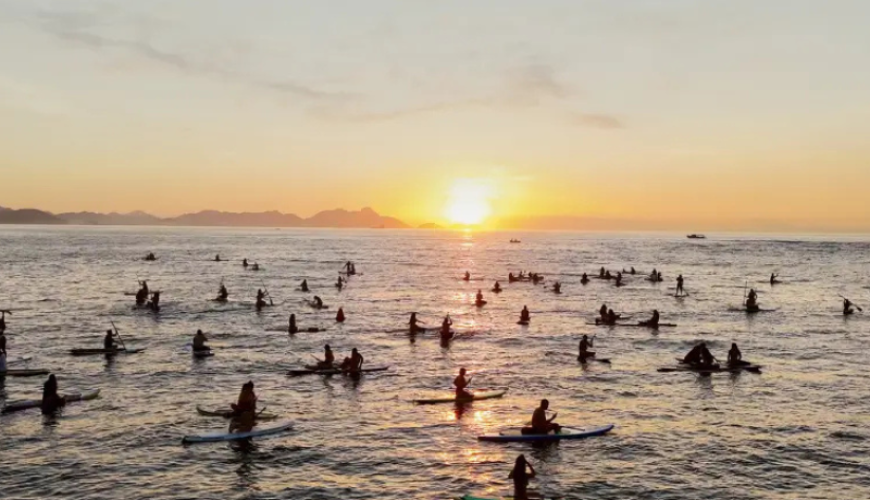 Stand Up Paddle ao amanhecer