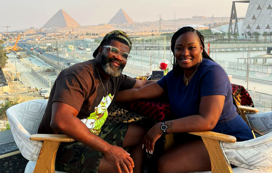 Cairo: Dinner with Grand Egyptian Museum and Pyramids Views