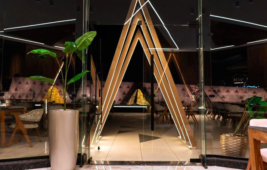 Cairo: Dinner with Grand Egyptian Museum and Pyramids Views