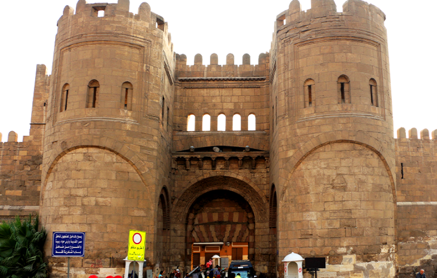 Cairo Day Tour: Historic Mosques, Markets and Dinner at Cairo Tower