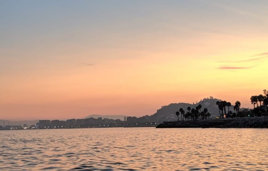 Dynamic Vacation In Sunny Málaga: Cooking Paella Workshop, Hiking and Pickleball (private room)🌄🥘🏓
