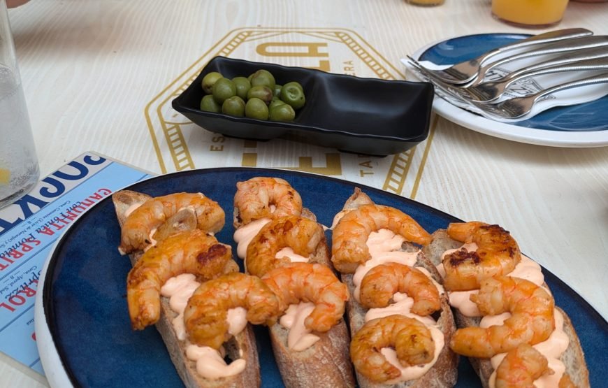 Dynamic Vacation In Sunny Málaga: Cooking Paella Workshop, Hiking and Pickleball (private room)🌄🥘🏓
