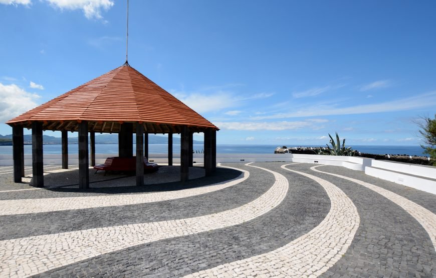 Mystic Lakes of 7 Cidades & Lagoa do Fogo Guided Tour with a local