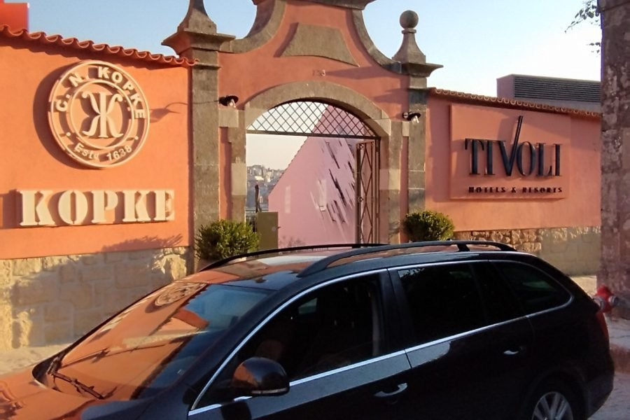 Private Transfer Porto ⇄ Lisbon with Exclusive Stops