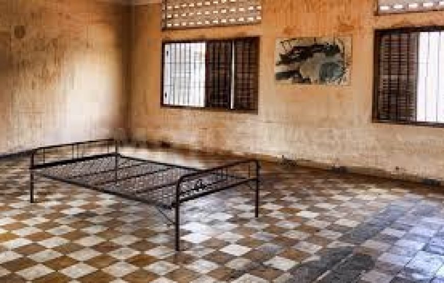 Phnom Penh Half Day Tour – Genocide Museum & Killing Fields Tour