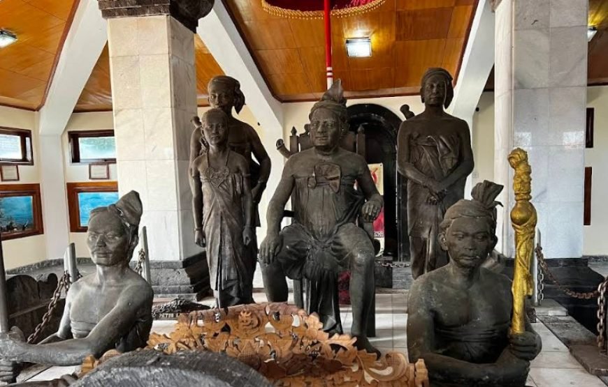 Bali: Batuan Art, Jewelry, and Kertha Gosa Museum Tour