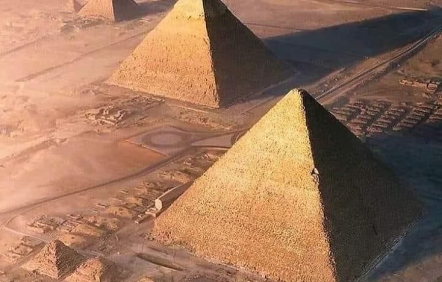 Private VIP Day Tour to the Pyramids of Giza & Saqqara