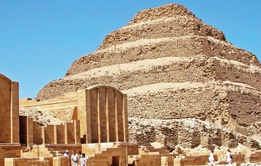 Private VIP Day Tour to the Pyramids of Giza & Saqqara