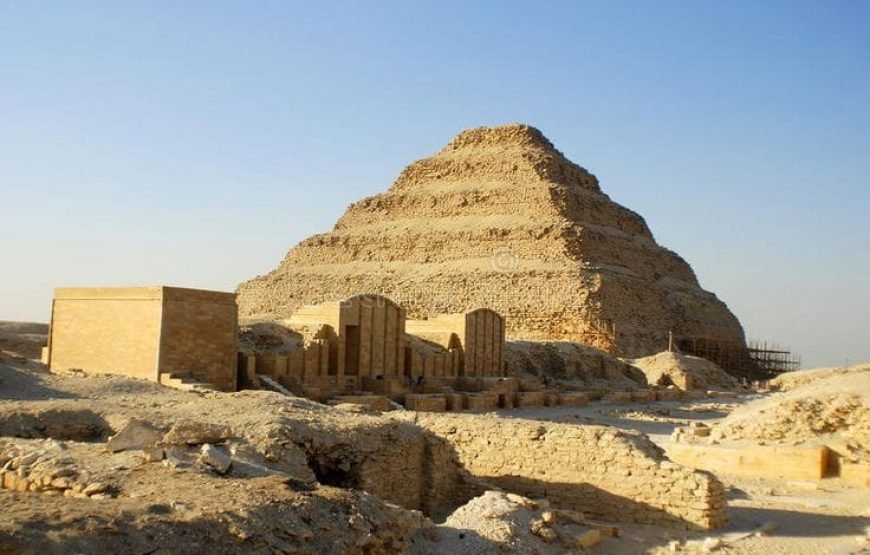Private VIP Day Tour to the Pyramids of Giza & Saqqara